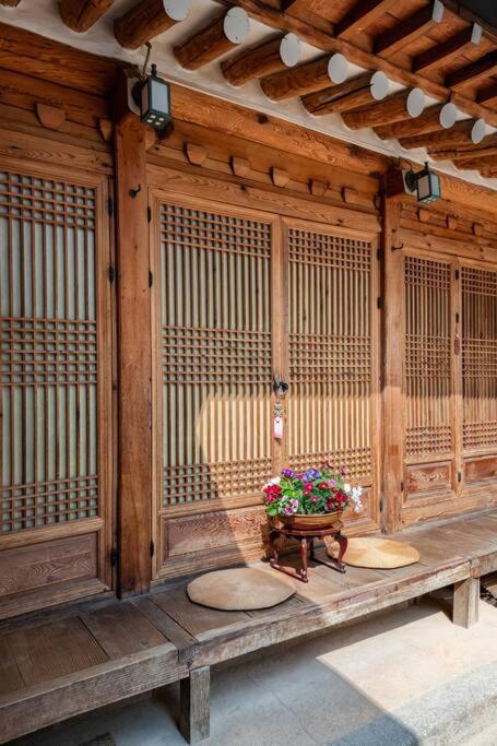 Namhyundang - Hanok Korean Traditional House Szöul Kültér fotó