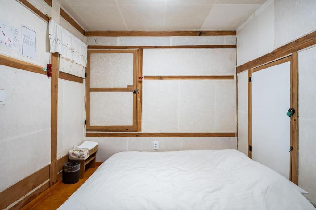Namhyundang - Hanok Korean Traditional House Szöul Kültér fotó
